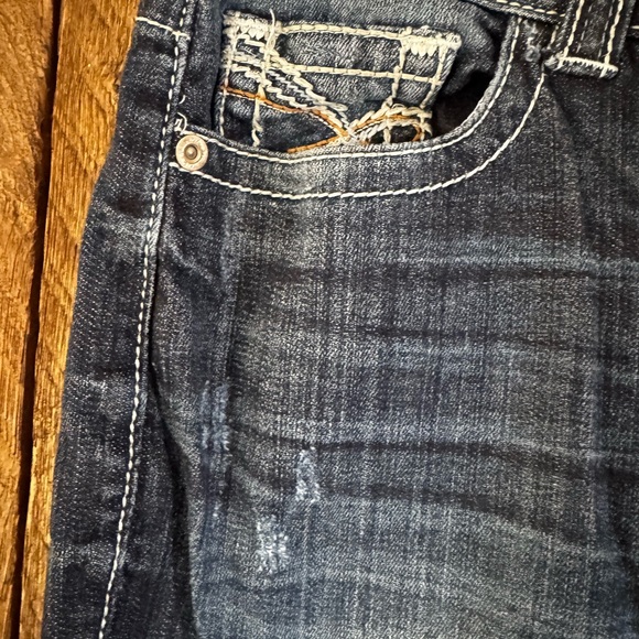 Maurices Blue Ankle Cropped Jeans with Modern Styling - Picture 3 of 6